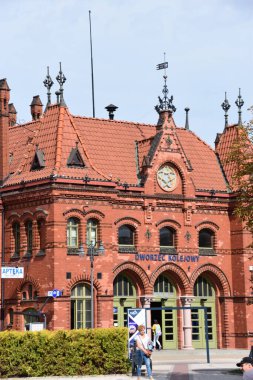 MALBORK, POLAND - 20 Ağustos 2019 'da Polonya' nın Malbork kentindeki tren istasyonu.