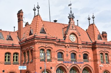 MALBORK, POLAND - 20 Ağustos 2019 'da Polonya' nın Malbork kentindeki tren istasyonu.