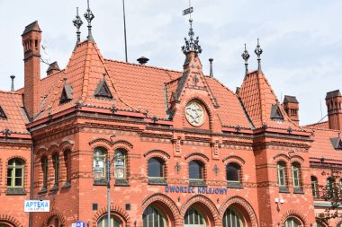 MALBORK, POLAND - 20 Ağustos 2019 'da Polonya' nın Malbork kentindeki tren istasyonu.