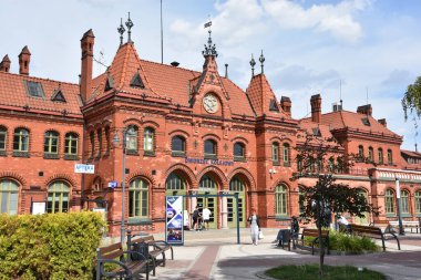 MALBORK, POLAND - 20 Ağustos 2019 'da Polonya' nın Malbork kentindeki tren istasyonu.