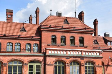 MALBORK, POLAND - 20 Ağustos 2019 'da Polonya' nın Malbork kentindeki tren istasyonu. 