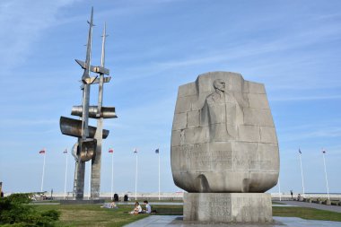 GDYNIA, POLAND - 23 AUG: Pomnik Zagle (Yelkenli Anıtı) & Joseph Conrad Anıtı, 23 Ağustos 2019 'da Polonya' nın Gdynia kentinde görüldü..