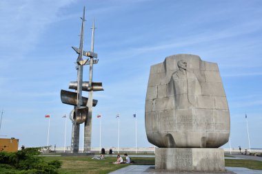GDYNIA, POLAND - 23 AUG: Pomnik Zagle (Yelkenli Anıtı) & Joseph Conrad Anıtı, 23 Ağustos 2019 'da Polonya' nın Gdynia kentinde görüldü..