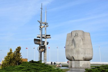 GDYNIA, POLAND - 23 AUG: Pomnik Zagle (Yelkenli Anıtı) & Joseph Conrad Anıtı, 23 Ağustos 2019 'da Polonya' nın Gdynia kentinde görüldü..