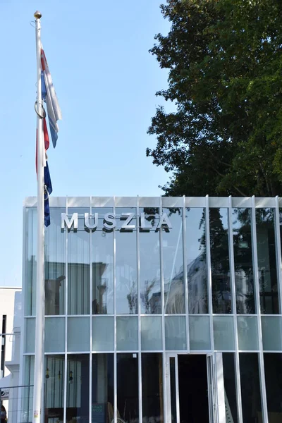 GDYNIA, POLAND - 23 AUG: 23 Ağustos 2019 'da Polonya' nın Gdynia kentindeki Muszla binası.