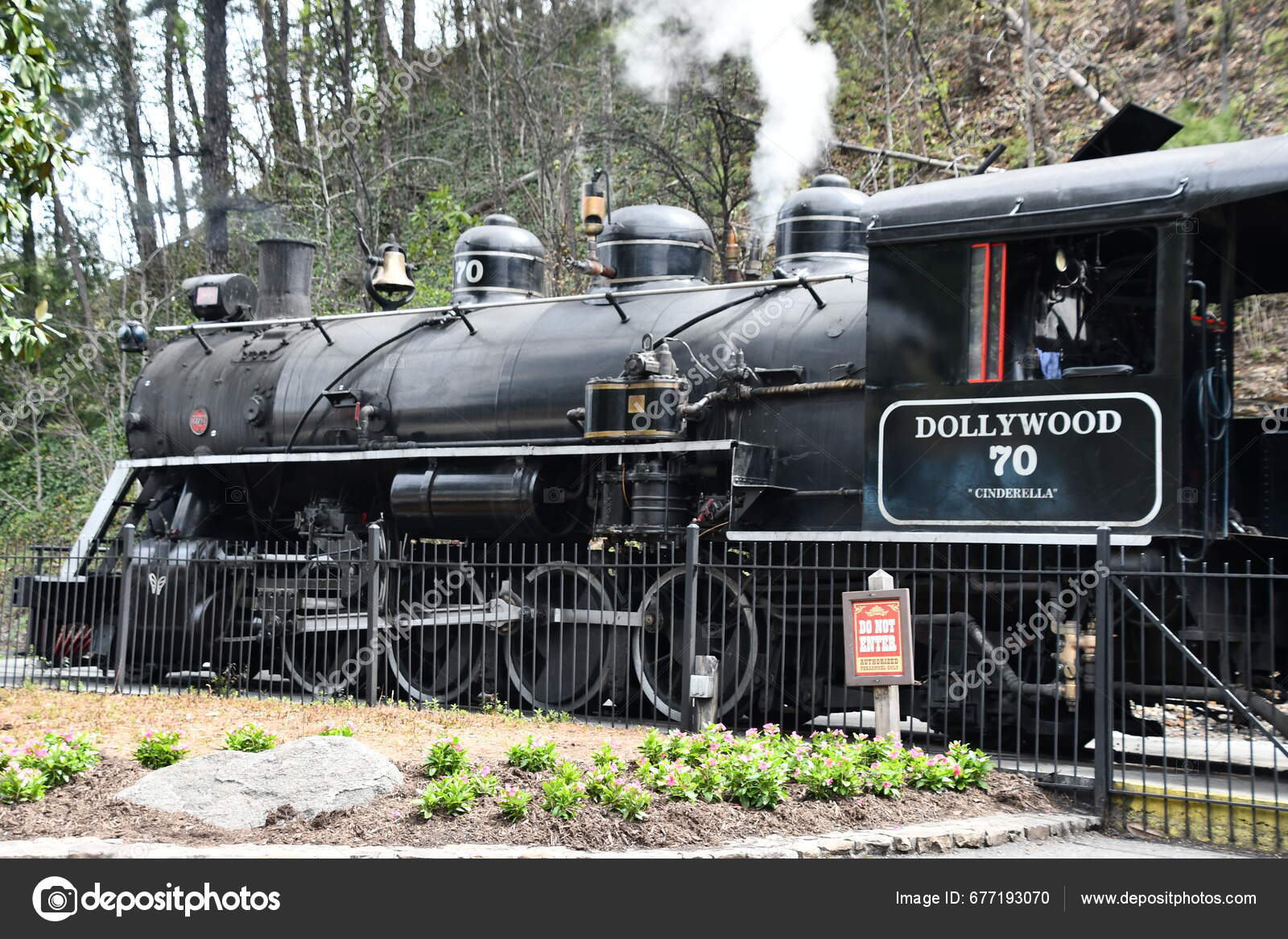 Sevierville Apr Dollywood Express Train Dollywood Theme Park