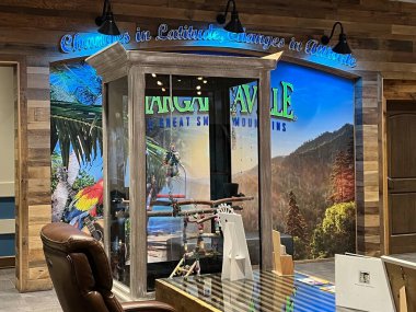 PIGEON Forge, TN - 12 Nisan 2022 'de Pigeon Forge, Tennessee' deki The Island 'da Margaritaville Island Hotel' de görüldü.. 