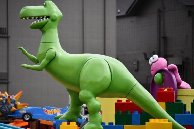 Pigeon Forge, TN - 12 Nisan 2022 'de Pigeon Forge, Tennessee' de Toy Box Mini Golf.