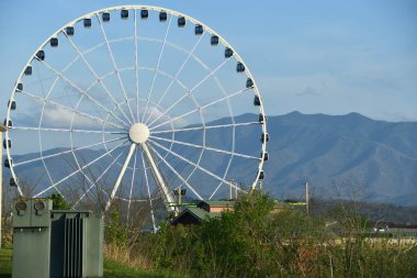 Pigeon Forge, Tennessee 'deki Büyük Dumanlı Dağ Tekerleği, 12 Nisan 2022' de görüldüğü gibi..