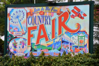 SEVIERVILLE TN - 13 Nisan 2022 'de görüldüğü üzere Sevierville, Tennessee' deki Dollywood Tema Parkı 'nda şehir fuarı.