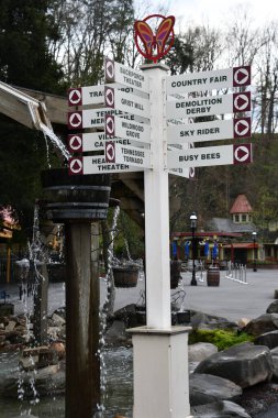 SEVIERVILLE TN - 13 Nisan 2022 'de görüldüğü üzere Sevierville, Tennessee' deki Dollywood Tema Parkı.