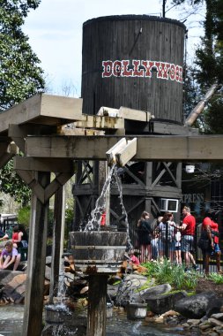 SEVIERVILLE TN - 13 Nisan 2022 'de görüldüğü üzere Sevierville, Tennessee' deki Dollywood Tema Parkı.