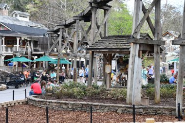 SEVIERVILLE TN - 13 Nisan 2022 'de görüldüğü üzere Sevierville, Tennessee' deki Dollywood Tema Parkı.