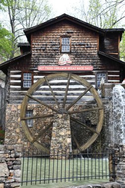 SEVIERVILLE TN - 13 Nisan 2022 'de görüldüğü üzere Sevierville, Tennessee' deki Dollywood Tema Parkı.