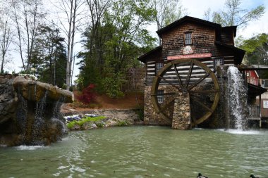 SEVIERVILLE TN - 13 Nisan 2022 'de görüldüğü üzere Sevierville, Tennessee' deki Dollywood Tema Parkı.