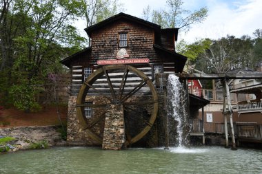 SEVIERVILLE TN - 13 Nisan 2022 'de görüldüğü üzere Sevierville, Tennessee' deki Dollywood Tema Parkı.