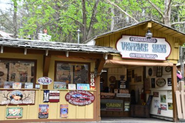 SEVIERVILLE TN - 13 Nisan 2022 'de görüldüğü üzere Sevierville, Tennessee' deki Dollywood Tema Parkı.