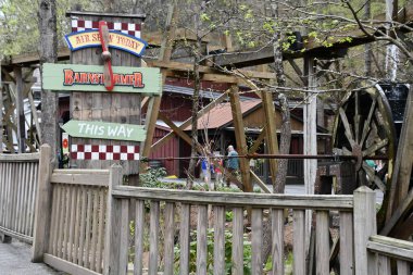 SEVIERVILLE TN - 13 Nisan 2022 'de görüldüğü üzere Sevierville, Tennessee' deki Dollywood Tema Parkı.