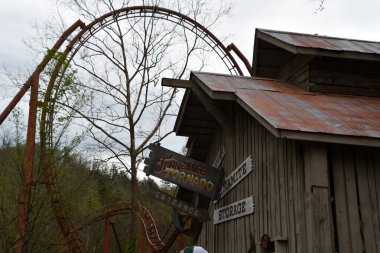 SEVIERVILLE TN - 13 Nisan 2022 'de görüldüğü üzere Sevierville, Tennessee' deki Dollywood Tema Parkı.
