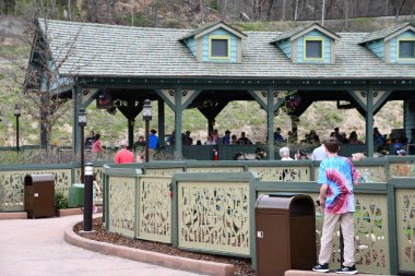 SEVIERVILLE TN - 13 Nisan 2022 'de görüldüğü üzere Sevierville, Tennessee' deki Dollywood Tema Parkı.