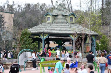 SEVIERVILLE TN - 13 Nisan 2022 'de görüldüğü üzere Sevierville, Tennessee' deki Dollywood Tema Parkı.