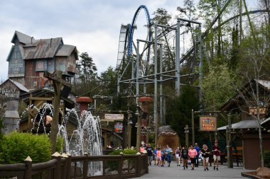 SEVIERVILLE TN - 13 Nisan 2022 'de görüldüğü üzere Sevierville, Tennessee' deki Dollywood Tema Parkı.