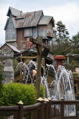 SEVIERVILLE TN - 13 Nisan 2022 'de görüldüğü üzere Sevierville, Tennessee' deki Dollywood Tema Parkı.