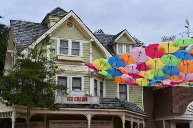 SEVIERVILLE TN - 13 Nisan 2022 'de görüldüğü üzere Sevierville, Tennessee' deki Dollywood Tema Parkı.