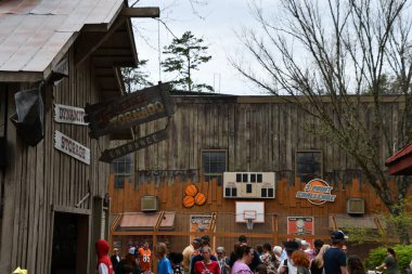 SEVIERVILLE TN - 13 Nisan 2022 'de görüldüğü üzere Sevierville, Tennessee' deki Dollywood Tema Parkı.