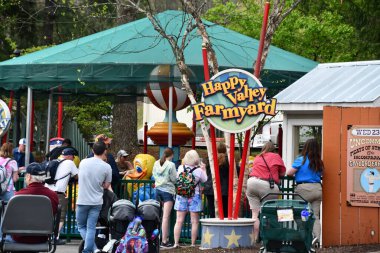 SEVIERVILLE TN - 13 Nisan 2022 'de görüldüğü üzere Sevierville, Tennessee' deki Dollywood Tema Parkı.