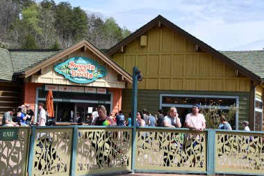 SEVIERVILLE TN - 13 Nisan 2022 'de görüldüğü üzere Sevierville, Tennessee' deki Dollywood Tema Parkı.