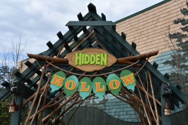 SEVIERVILLE TN - 13 Nisan 2022 'de görüldüğü üzere Sevierville, Tennessee' deki Dollywood Tema Parkı.