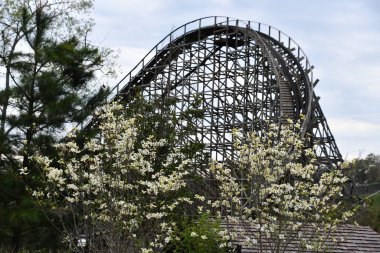 SEVIERVILLE TN - 13 Nisan 2022 'de görüldüğü üzere Sevierville, Tennessee' deki Dollywood Tema Parkı.