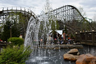 SEVIERVILLE TN - 13 Nisan 2022 'de görüldüğü üzere Sevierville, Tennessee' deki Dollywood Tema Parkı.