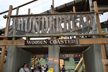 SEVIERVILLE TN - 13 Nisan 2022 'de görüldüğü üzere Sevierville, Tennessee' deki Dollywood Tema Parkı 'nda Thunderhead Tahta Altlığı.