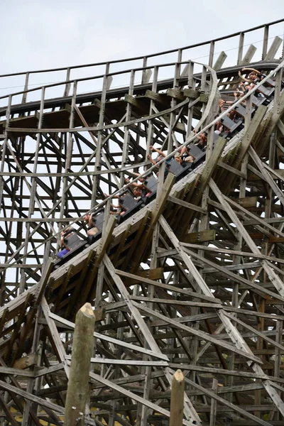 SEVIERVILLE TN - 13 Nisan 2022 'de görüldüğü üzere Sevierville, Tennessee' deki Dollywood Tema Parkı 'nda Thunderhead Tahta Altlığı.