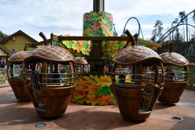 SEVIERVILLE TN - 13 Nisan 2022 'de Sevierville, Tennessee' deki Dollywood Tema Parkı 'ndaki Treetop Kulesi.