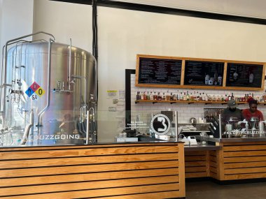 PIGEON Forge, TN - 14 Nisan 2022 'de Tennessee, Pigeon Forge' da Buzzed Bull Mandırası 'nda görüldü..