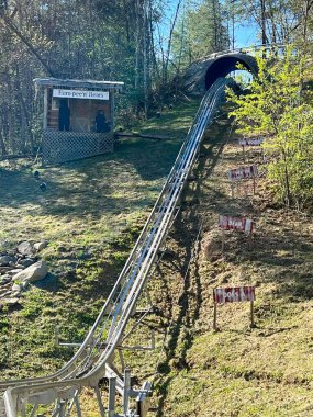 PIGEON ForGE TN - 14 Nisan 2021 'de görüldüğü üzere Tennessee, Pigeon Forge' daki Rocky Top Dağ Altlığı.