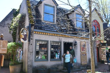 GATLINBURG TN - 11 Nisan 2022 'de görüldüğü üzere Tennessee, Gatlinburg şehir merkezi.