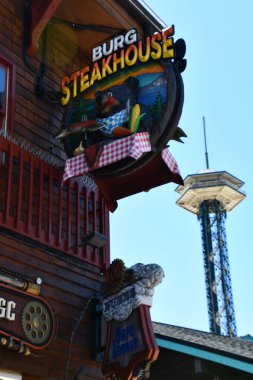 GATLINBURG TN - 11 Nisan 2022 'de görüldüğü üzere Tennessee, Gatlinburg şehir merkezi.