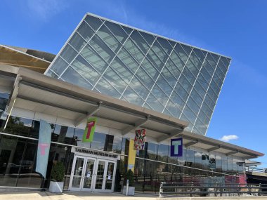 ROANOKE VA - 16 Nisan 2022 'de Roanoke, Virginia' daki Taubman Sanat Müzesi.