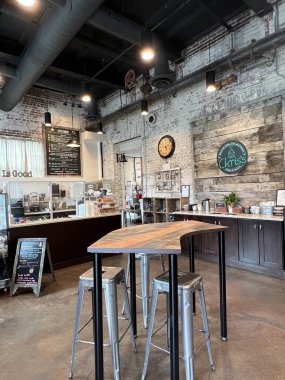 ROANOKE, VA - 9 Nisan 2023 'te Roanoke, Virginia' da görülen Chris Coffee & Custard.