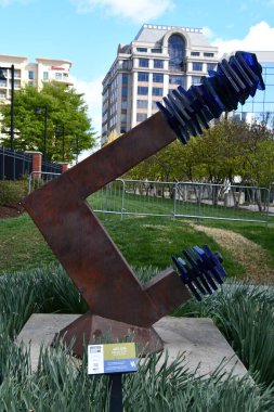 ROANOKE, VA - 9 Nisan 2023 'te Roanoke, Virginia' da Elmwood Sanat Yürüyüşü.