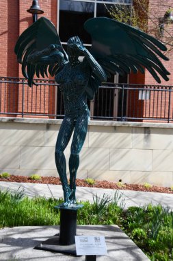 ROANOKE, VA - 9 Nisan 2023 'te Roanoke, Virginia' da Elmwood Sanat Yürüyüşü.