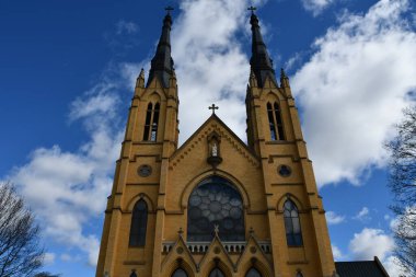 ROANOKE VA - 9 Nisan 2022 'de Roanoke, Virginia' daki St Andrews Katolik Kilisesi.