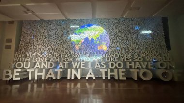 Washington DC 'deki bir dil sanatları müzesi olan Planet Word' deki sergiden Kelimeler nereden geliyor, 2..