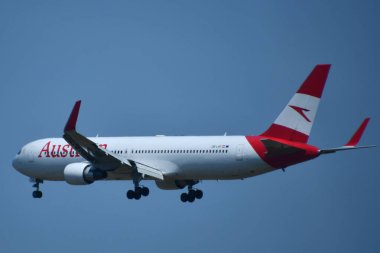 CHANTILLY VA - 3. SEP: Avusturya Havayolları uçağı Washington DC 'deki Dulles Uluslararası Havaalanına inmek üzere, 3..