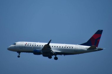 SEP 3: Delta Havayolları uçağı Washington DC 'deki Dulles Uluslararası Havalimanı' na inmek üzeredir..