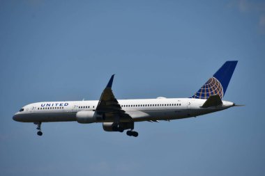 SEP 3: United Airlines uçağı Washington DC 'deki Dulles Uluslararası Havalimanı' na inmek üzeredir..